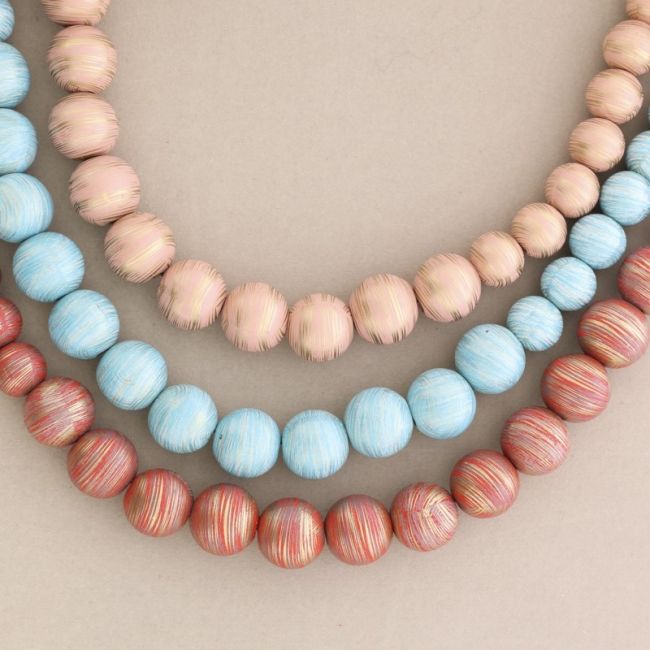 LONG WOODEN BALL NECKLACE