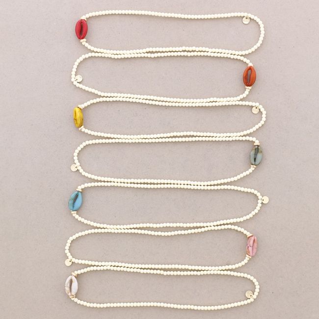 BICOLOR RESIN SHELL BEADS SHORT NECKLACE
