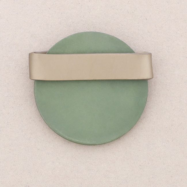 BROCHE FORMA GEOMÉTRICA RESINA