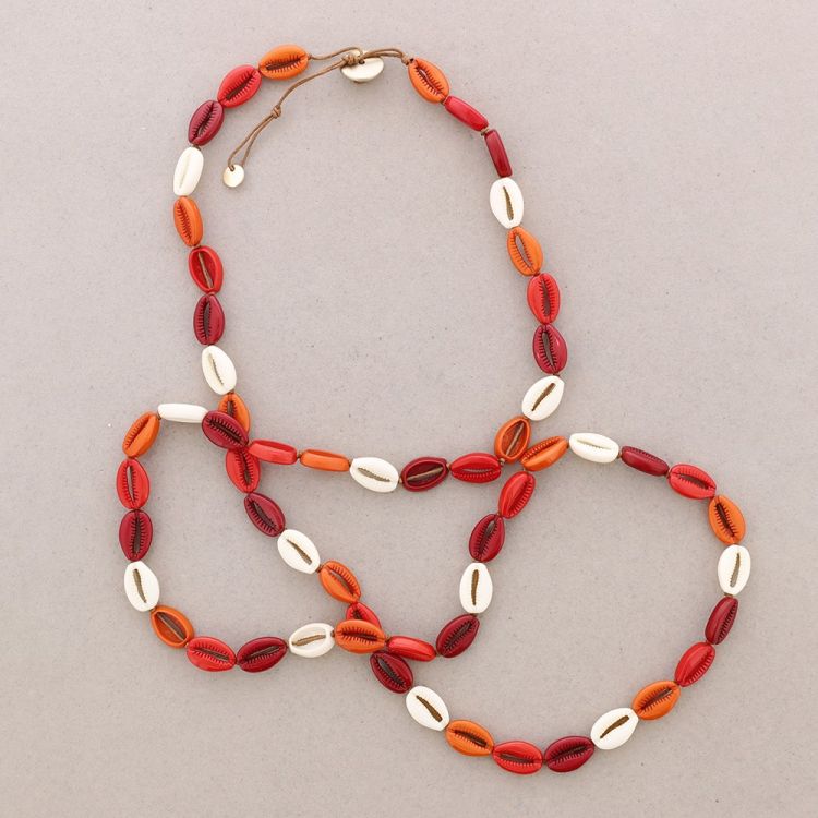 LONG RESIN SHELL NECKLACE