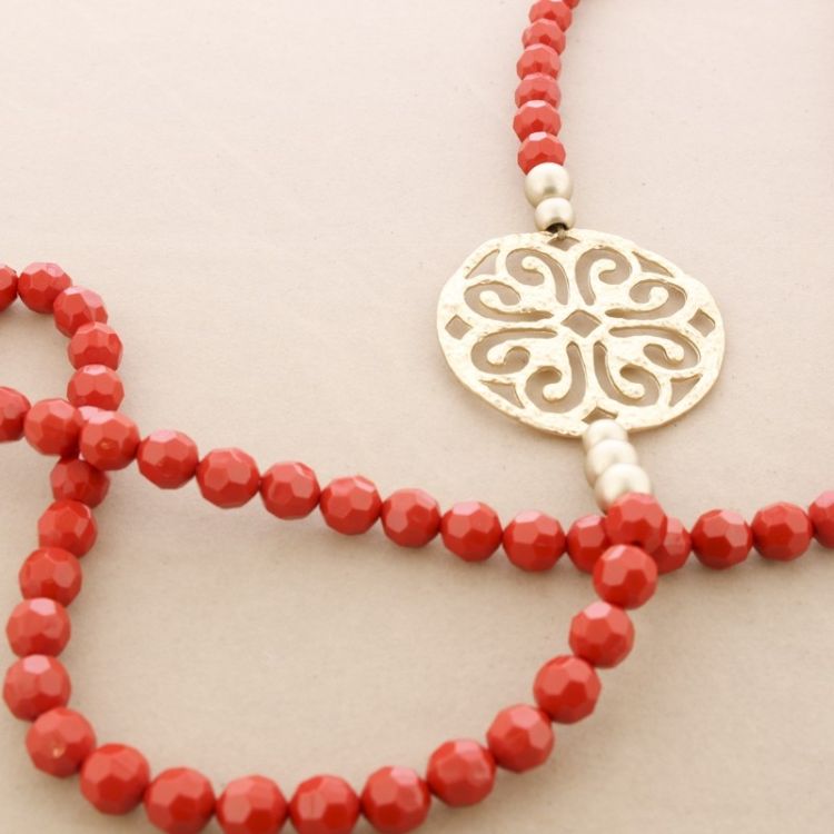 METAL MEDALLION FACETED RESIN BEADS LONG NECKLACE