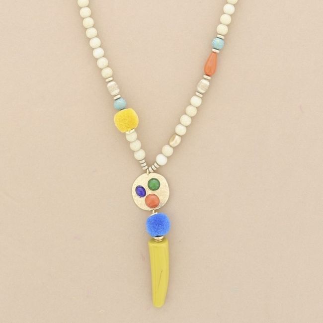 COLLAR LARGO CUENTAS RESINA COLGANTE CUERNO