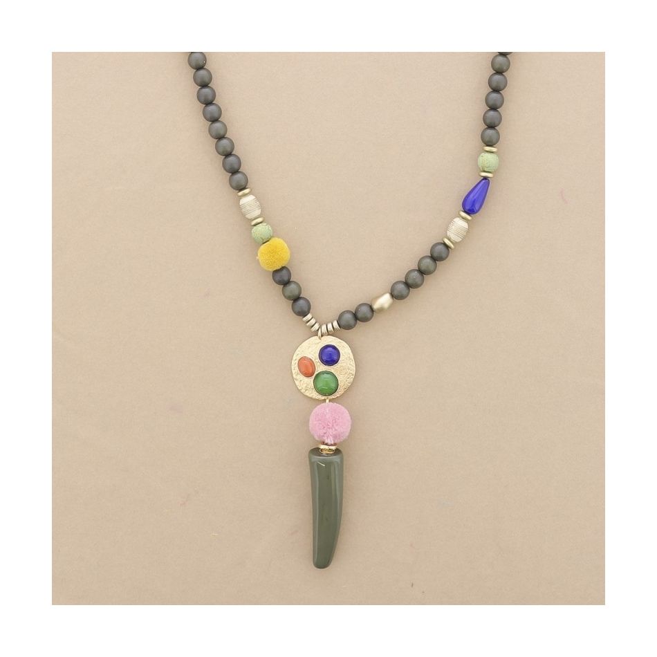 COLLAR LARGO CUENTAS RESINA COLGANTE CUERNO