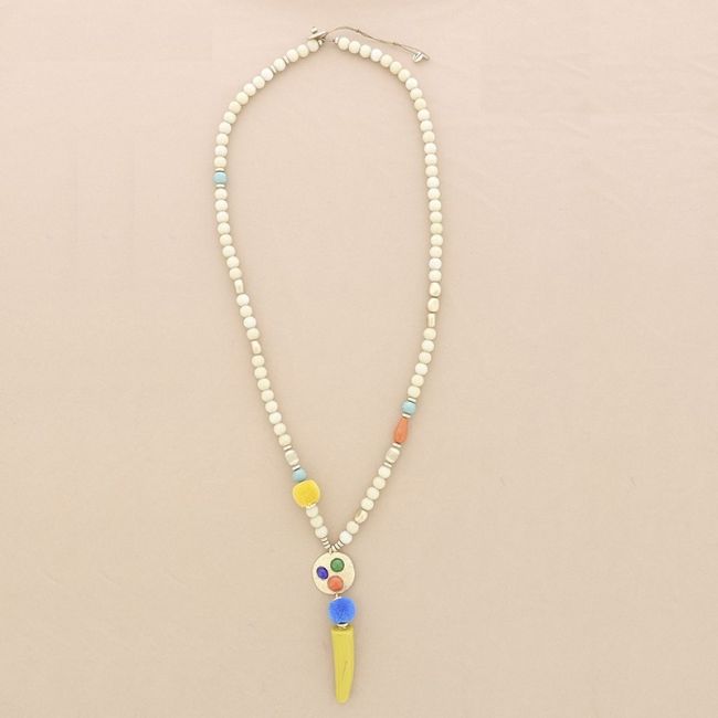 COLLAR LARGO CUENTAS RESINA COLGANTE CUERNO