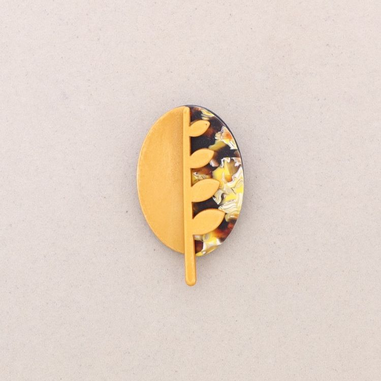 RESIN STAMPED FLOWER BROOCH