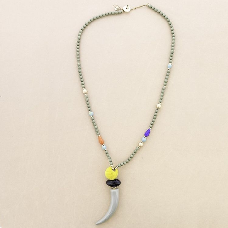 LONG NECKLACE WITH HORN PENDANT RESIN BEADS