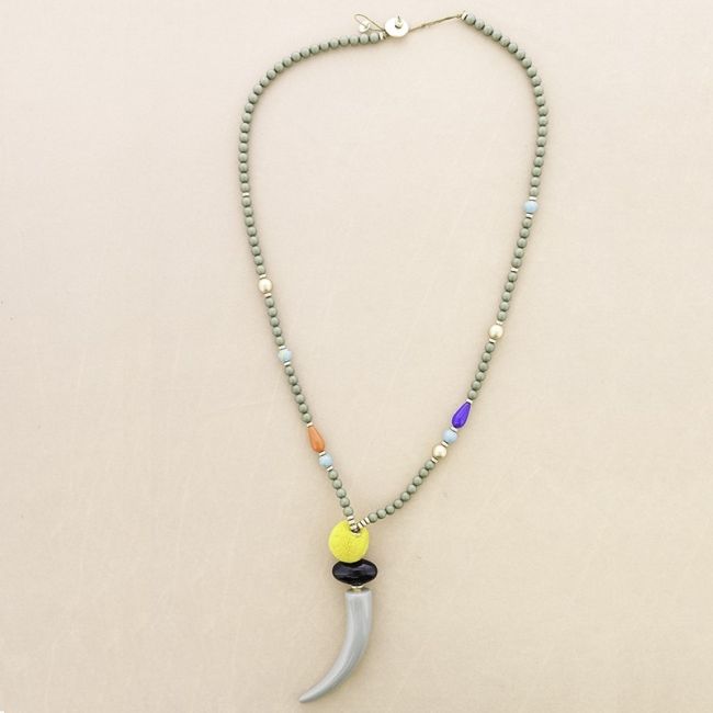 LONG NECKLACE WITH HORN PENDANT RESIN BEADS