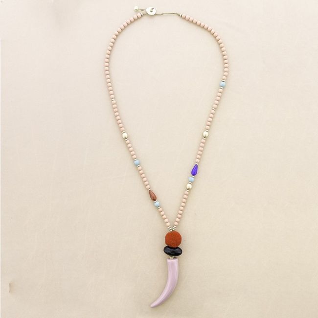 COLLAR LARGO CUENTAS RESINA COLGANTE CUERNO