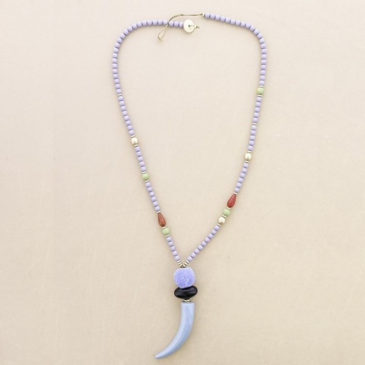 COLLAR LARGO CUENTAS RESINA COLGANTE CUERNO 2