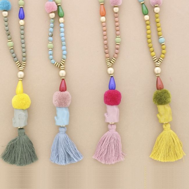 LONG NECKLACE WITH RESIN BEADS PENDANT FRINGE