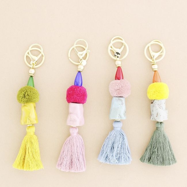 FRINGE RESIN BEADS PENDANT KEYCHAIN