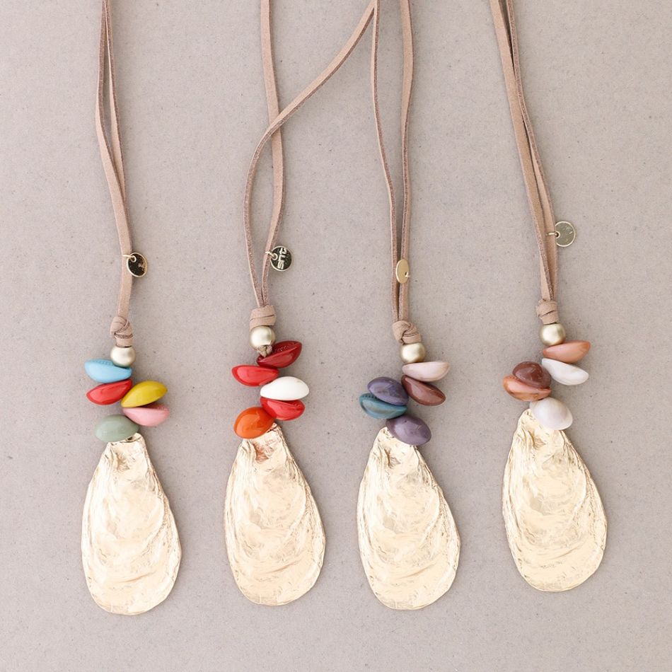 COLLAR LARGO COLGANTE CONCHA METAL