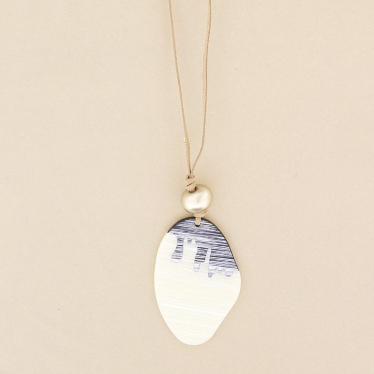 SUEDE LONG NECKLACE WITH RESIN PENDANT 2