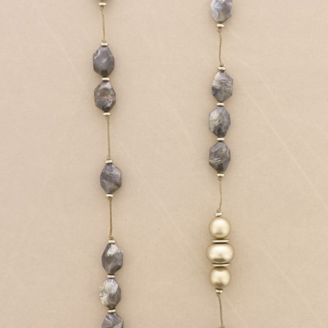 COLLAR LARGO CUENTAS RESINA