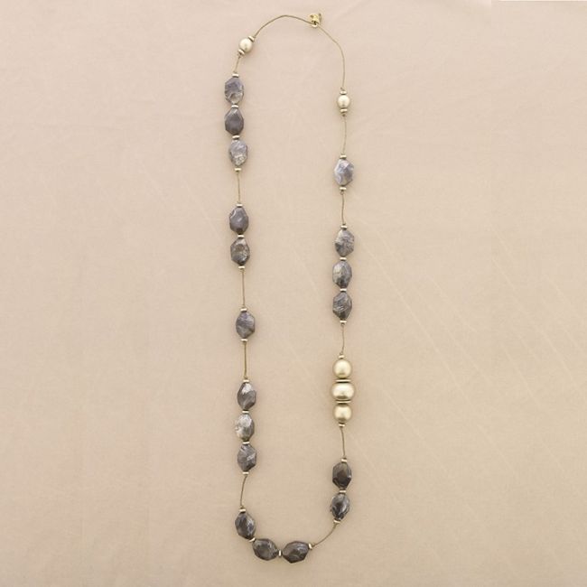 LONG NECKLACE WITH RESIN BEADS