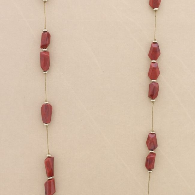 LONG NECKLACE WITH FACETED RESIN BEADS