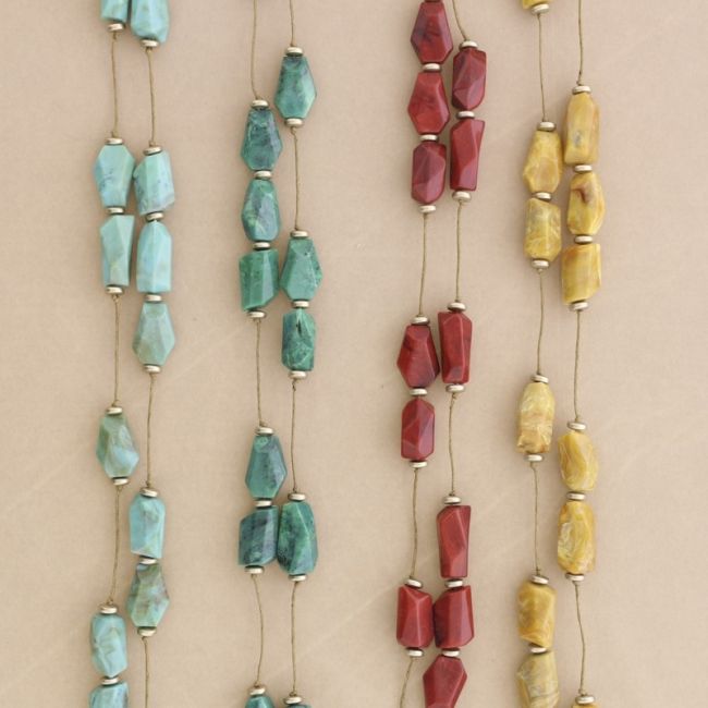 COLLAR LARGO CUENTAS RESINA FACETADA