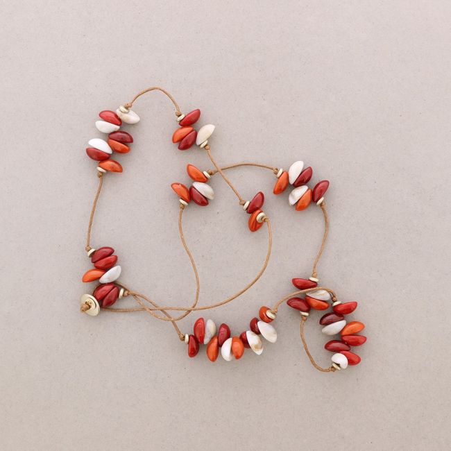 COLLAR LARGO COLGANTES CONCHITAS RESINA