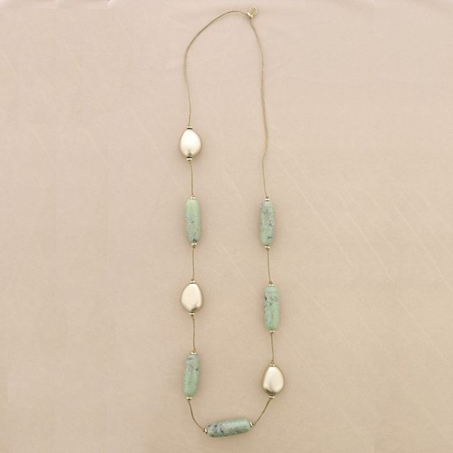 LONG NECKLACE WITH RESIN BEADS