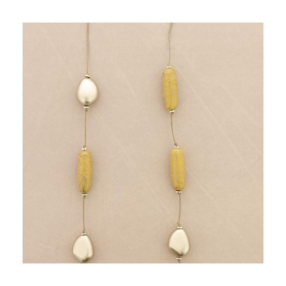 LONG NECKLACE WITH RESIN BEADS