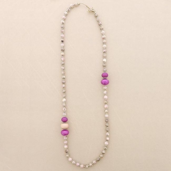 LONG NECKLACE WITH RESIN BEADS