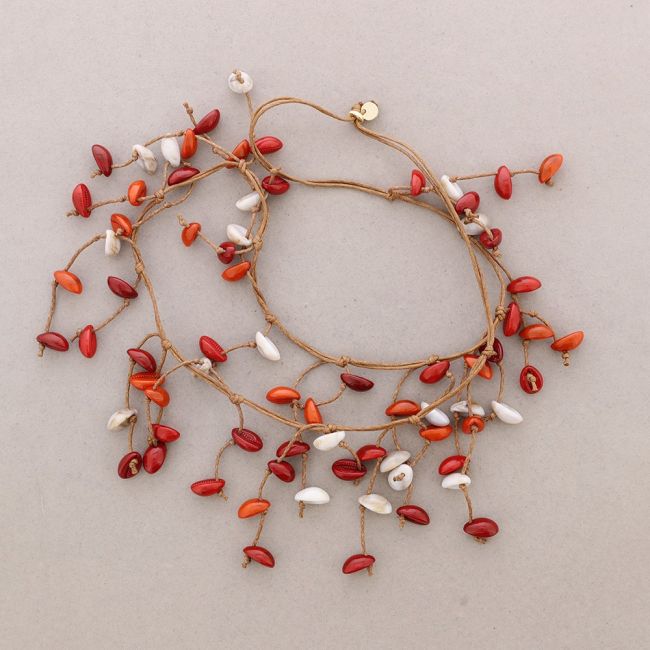 COLLAR LARGO COLGANTES CONCHITAS RESINA