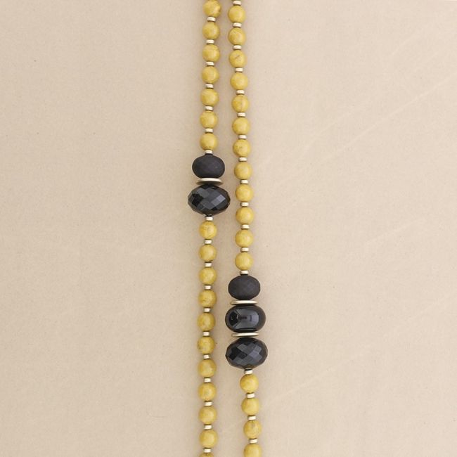 LONG NECKLACE WITH RESIN BEADS