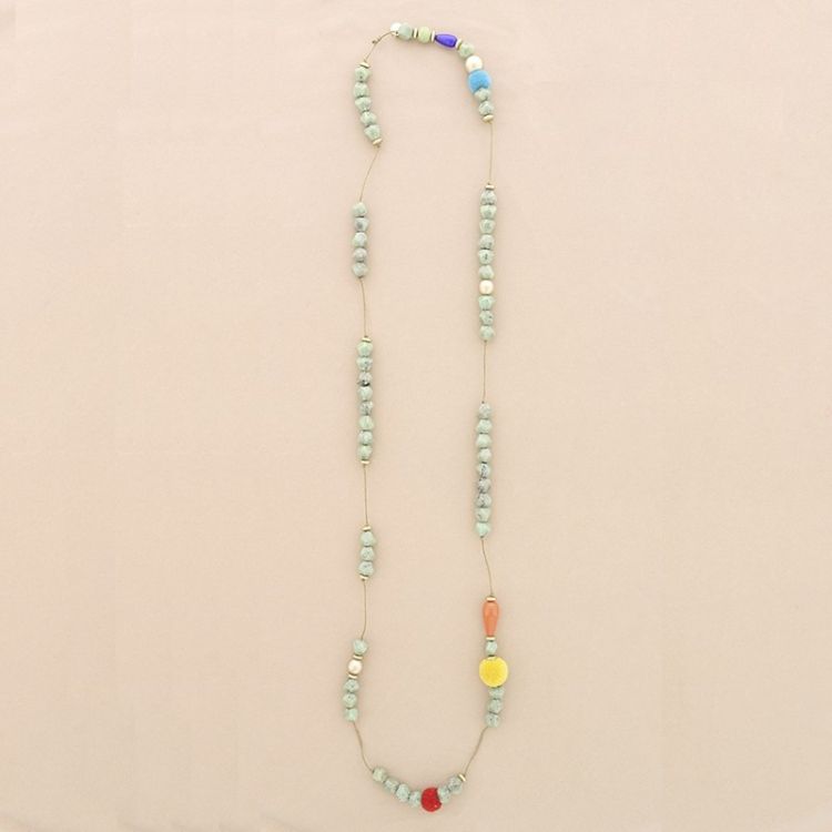 LONG NECKLACE WITH RESIN BEADS AND POMPOMS