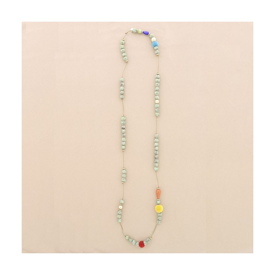 LONG NECKLACE WITH RESIN BEADS AND POMPOMS