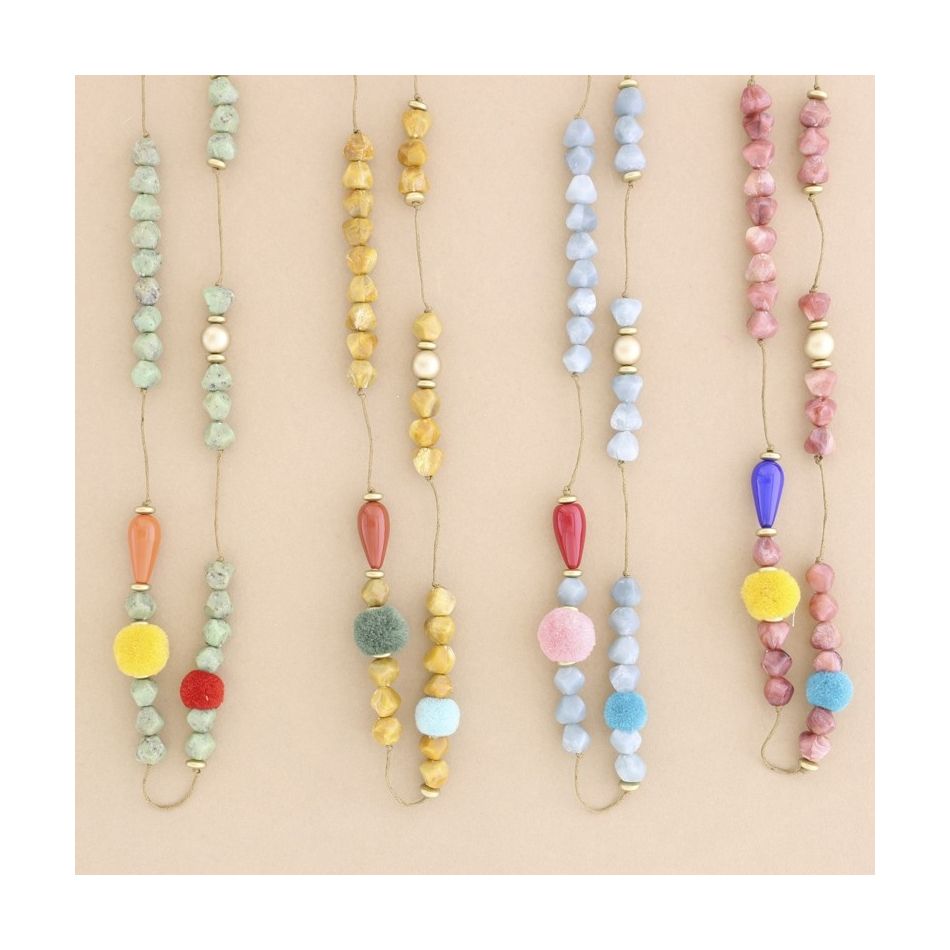 COLLAR LARGO CUENTAS RESINA POMPONES
