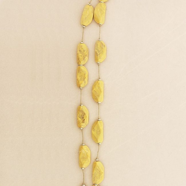 LONG NECKLACE WITH RESIN BEADS