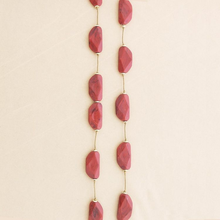 LONG NECKLACE WITH RESIN BEADS 2