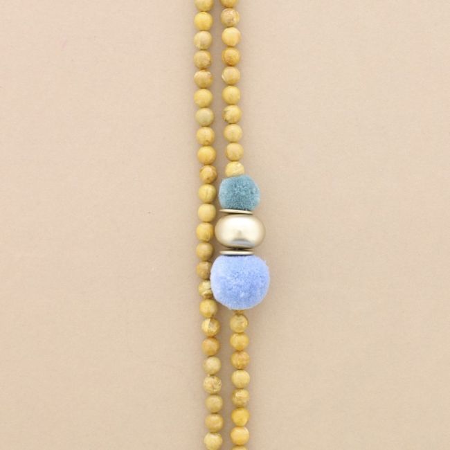 LONG NECKLACE WITH RESIN BEADS AND POMPOMS