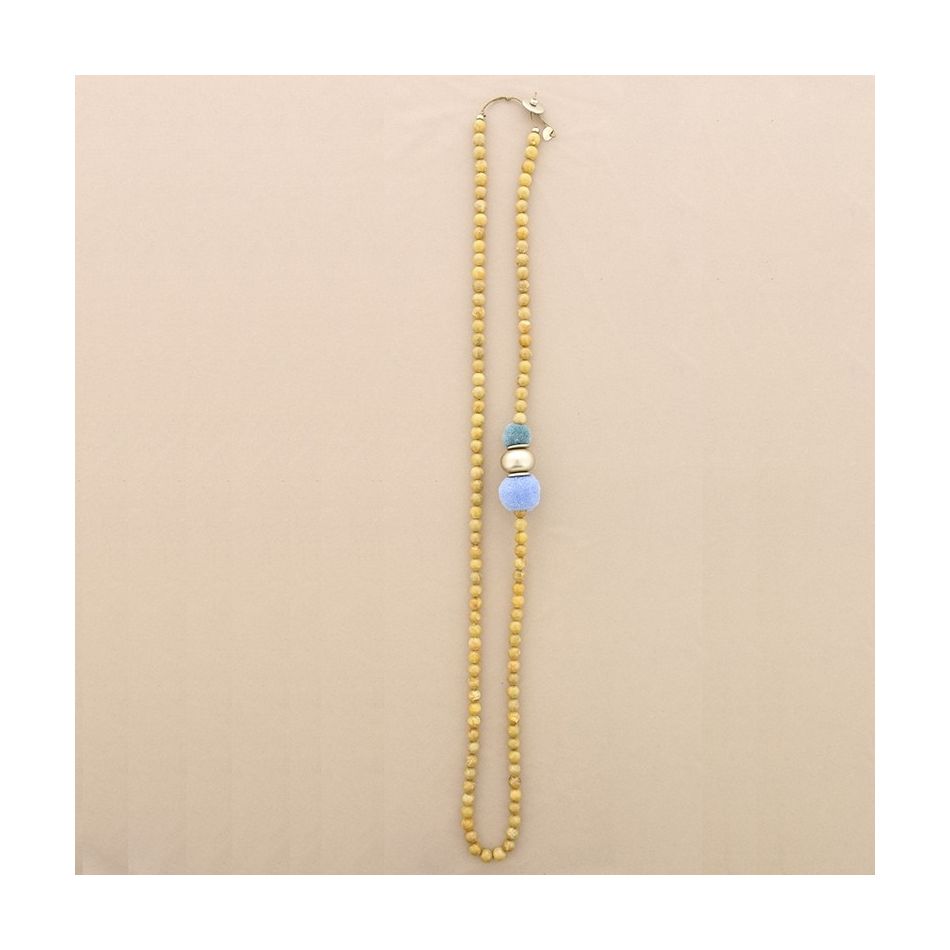 LONG NECKLACE WITH RESIN BEADS AND POMPOMS