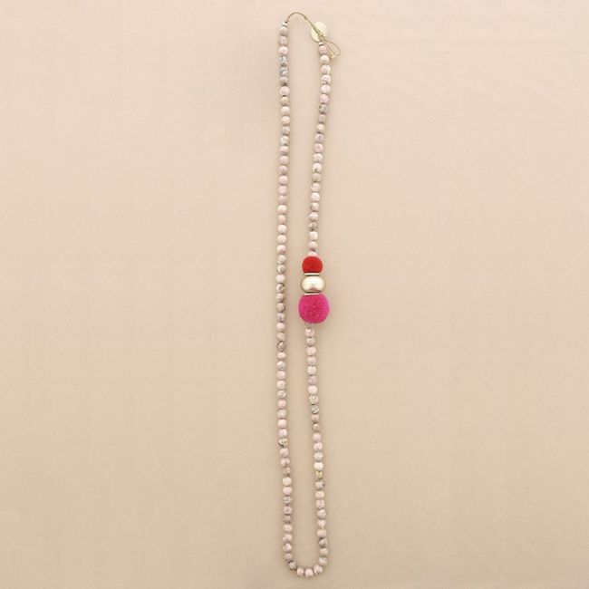LONG NECKLACE WITH RESIN BEADS AND POMPOMS