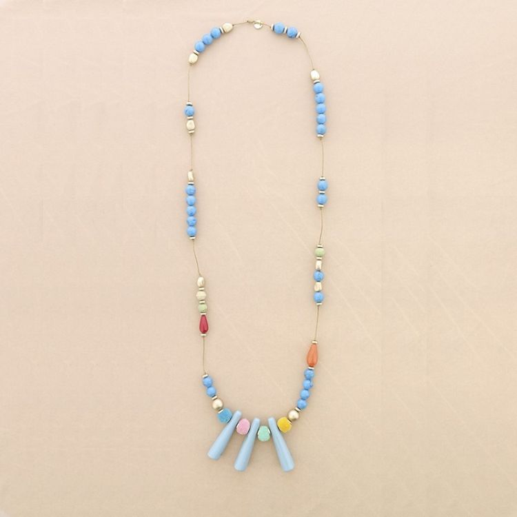 LONG NECKLACE WITH RESIN BEADS AND POMPOMS