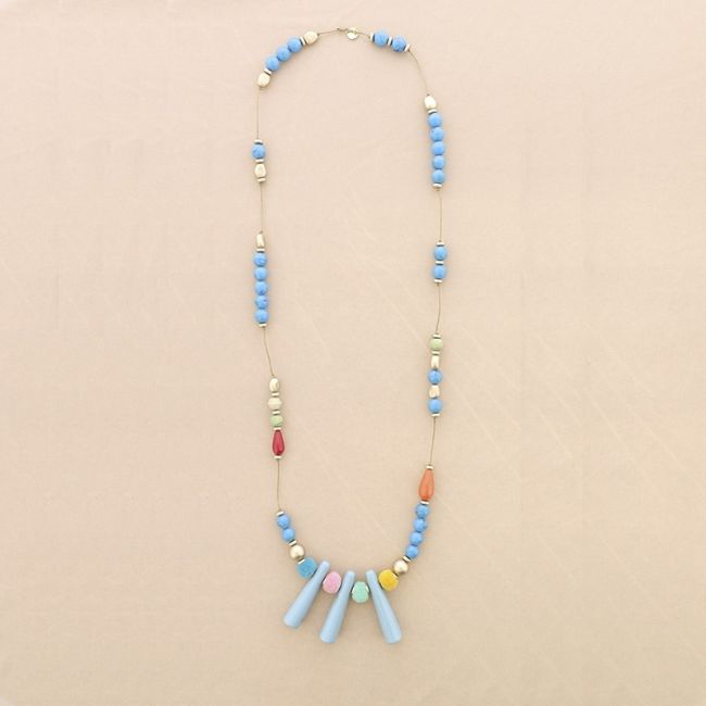 LONG NECKLACE WITH RESIN BEADS AND POMPOMS
