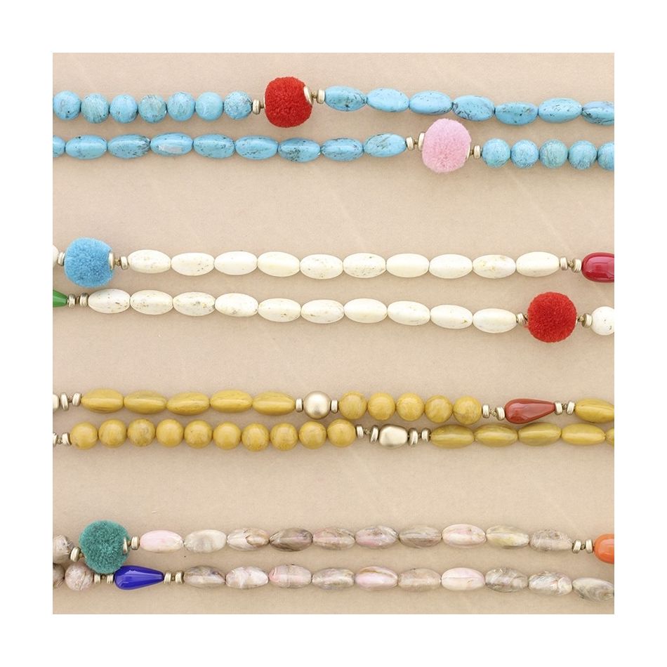 LONG NECKLACE WITH RESIN BEADS AND POMPOMS