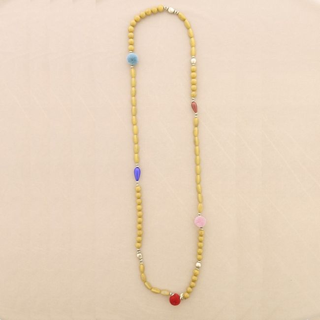 LONG NECKLACE WITH RESIN BEADS AND POMPOMS