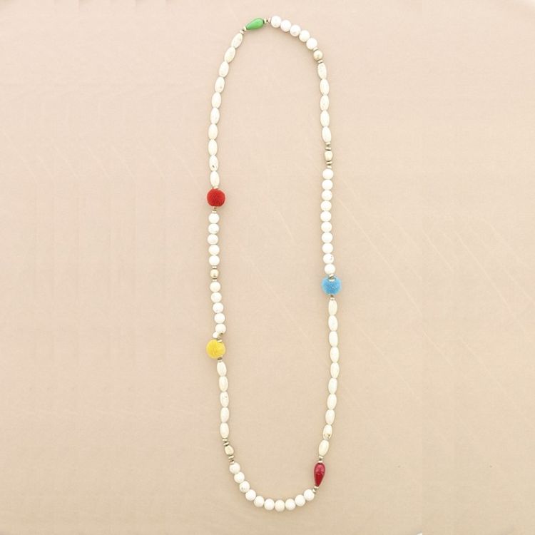 COLLAR LARGO CUENTAS RESINA POMPONES 2