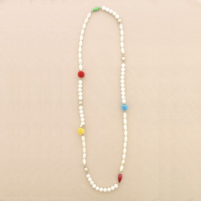 COLLAR LARGO CUENTAS RESINA POMPONES