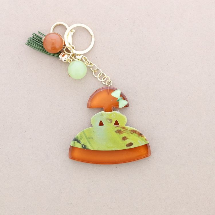 MENINA RESIN PENDANT KEYCHAIN
