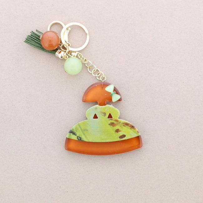 MENINA RESIN PENDANT KEYCHAIN