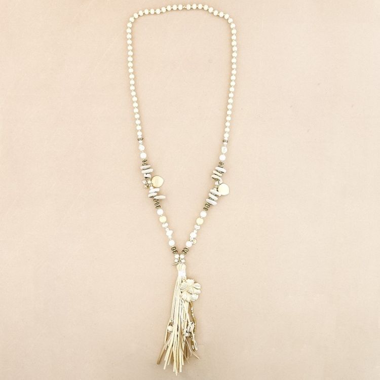 LONG NECKLACE WITH FRINGED WOODEN BEADS 2