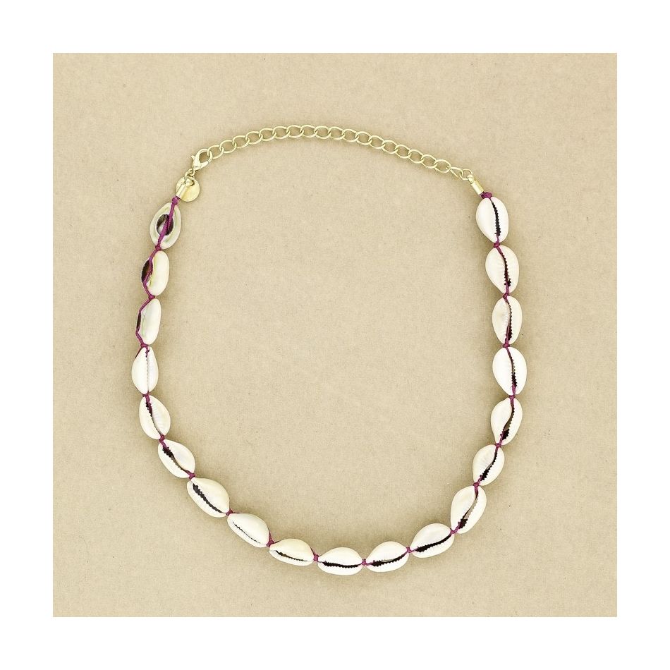 SHELL COLORED THREAD SHORT NECKLACE