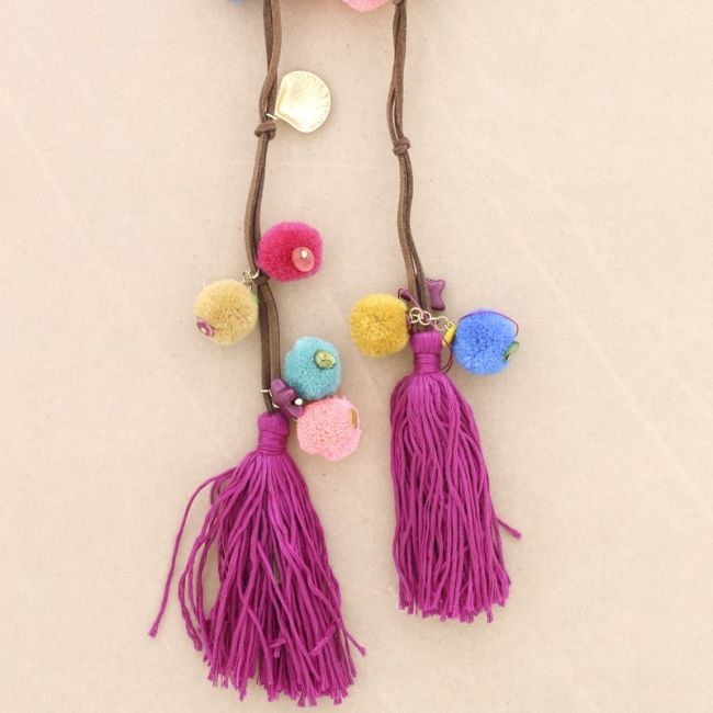 COLLAR LARGO ANTELINA POMPONES CONCHAS DOBLE FLECO