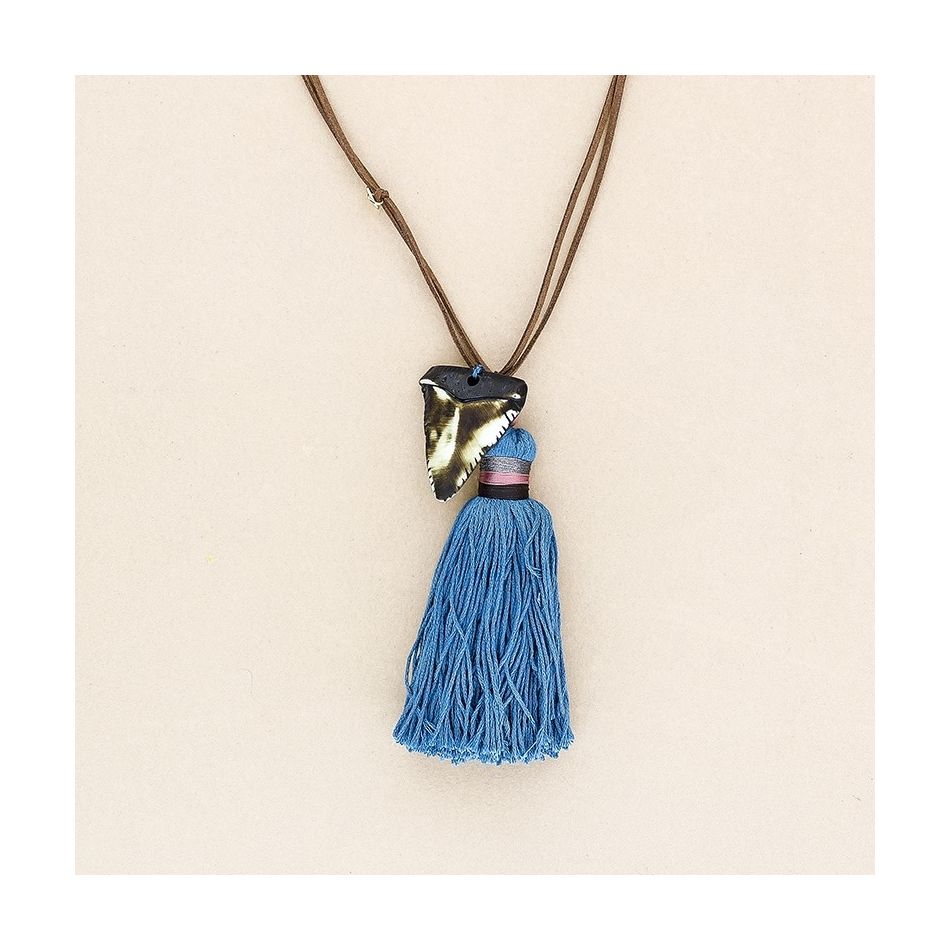 COLLAR LARGO COLGANTE RESINA FLECO