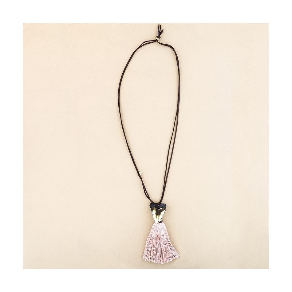 COLLAR LARGO COLGANTE RESINA FLECO