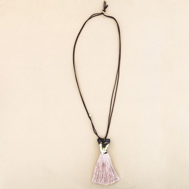 COLLAR LARGO COLGANTE RESINA FLECO