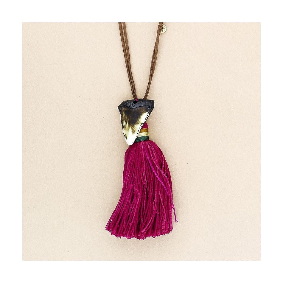 COLLAR LARGO COLGANTE RESINA FLECO